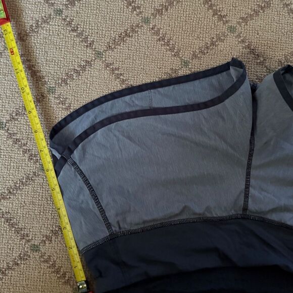 Lululemon Speed UP shorts in Heathered gray w black trim 6 - Picture 5 of 9